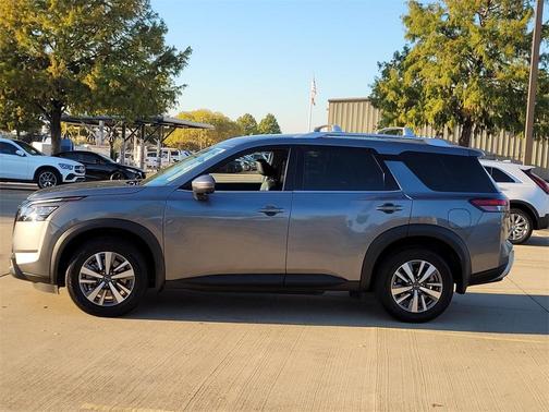 2024 Nissan Pathfinder SL