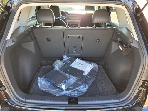 2025 Volkswagen Taos 1.5T SE Black