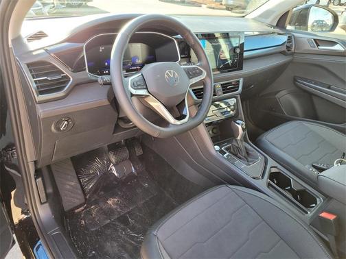 2025 Volkswagen Taos 1.5T SE Black