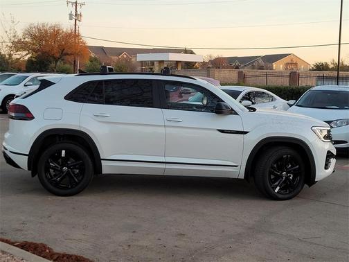 2026 Volkswagen Atlas Cross Sport 2.0T SEL R-Line Black