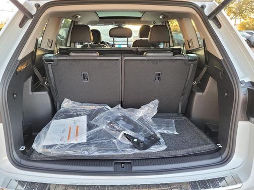 Opal White Pearl 2026 Volkswagen Atlas 2.0T SE W/TECHNOLOGY