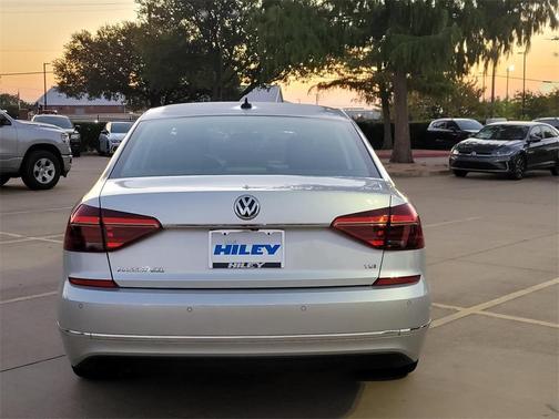 2018 Volkswagen Passat 2.0T SEL Premium