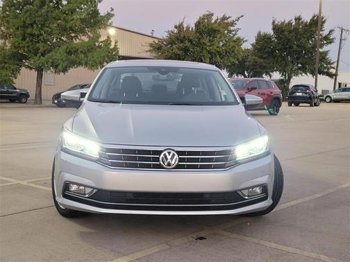 2018 Volkswagen Passat 2.0T SEL Premium