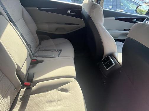 2018 Kia Sorento LX