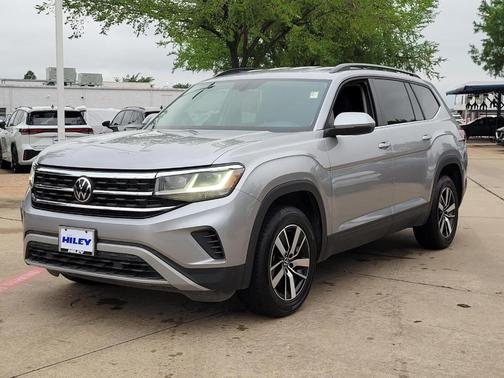Pyrite Silver Metallic 2023 Volkswagen Atlas 2.0T SE