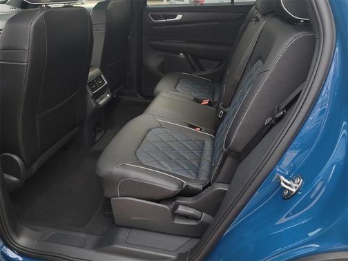 2025 Volkswagen Atlas Cross Sport 2.0T SEL Premium R-Line