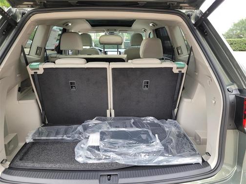 2025 Volkswagen Atlas 2.0T SEL Premium R-Line