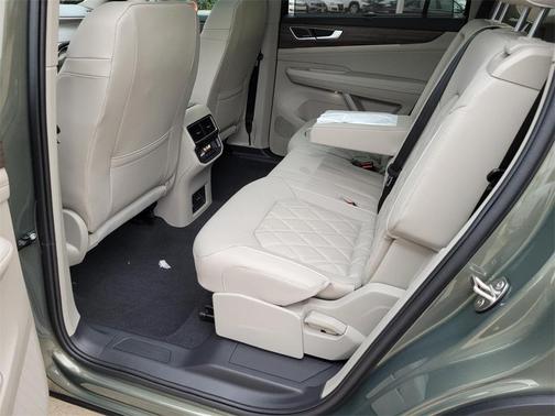 2025 Volkswagen Atlas 2.0T SEL Premium R-Line