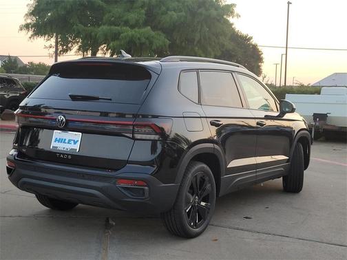 2025 Volkswagen Taos 1.5T SE Black