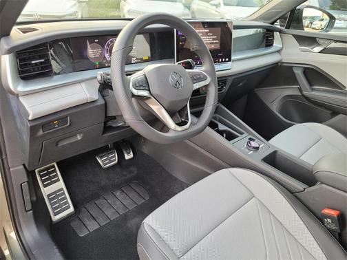 2025 Volkswagen Tiguan 2.0T SE R-Line Black