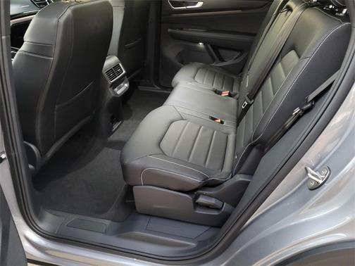 2025 Volkswagen Atlas Cross Sport 2.0T SEL R-Line Black