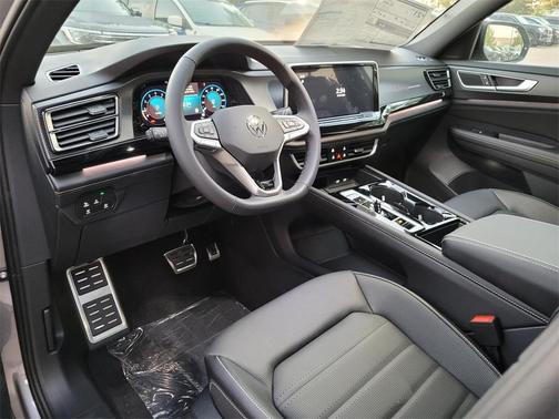 2025 Volkswagen Atlas Cross Sport 2.0T SEL R-Line Black