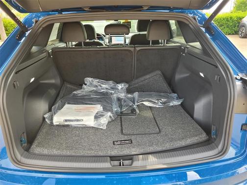 2025 Volkswagen Atlas Cross Sport 2.0T SE w/Technology
