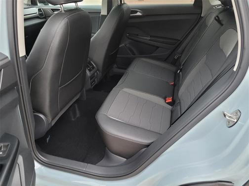 2026 Volkswagen Taos 1.5T SE Black