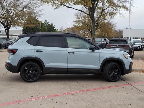 2026 Volkswagen Taos 1.5T SE Black