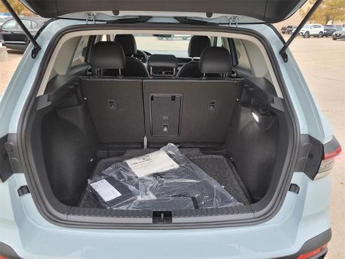 2026 Volkswagen Taos 1.5T SE Black