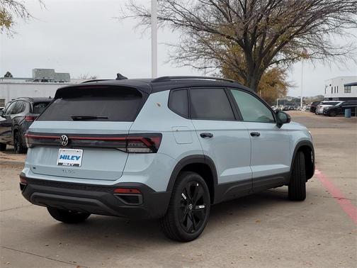 2026 Volkswagen Taos 1.5T SE Black