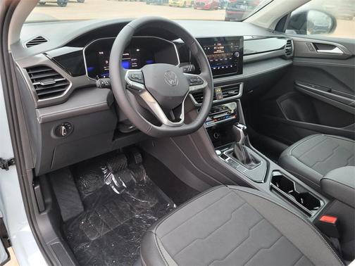 2026 Volkswagen Taos 1.5T SE Black