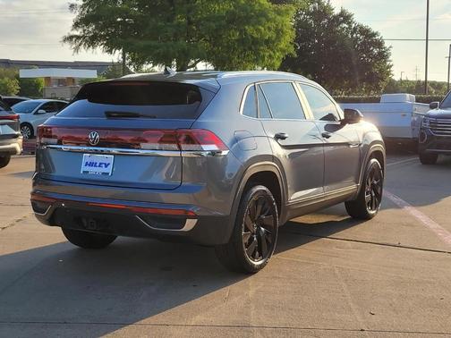 Platinum Gray Metallic 2024 Volkswagen Atlas Cross Sport 2.0T SE w/Technology