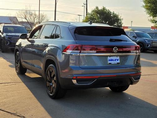 Platinum Gray Metallic 2024 Volkswagen Atlas Cross Sport 2.0T SE w/Technology