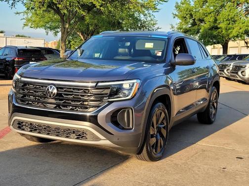 Platinum Gray Metallic 2024 Volkswagen Atlas Cross Sport 2.0T SE w/Technology
