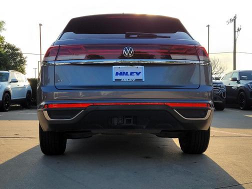 Platinum Gray Metallic 2024 Volkswagen Atlas Cross Sport 2.0T SE w/Technology