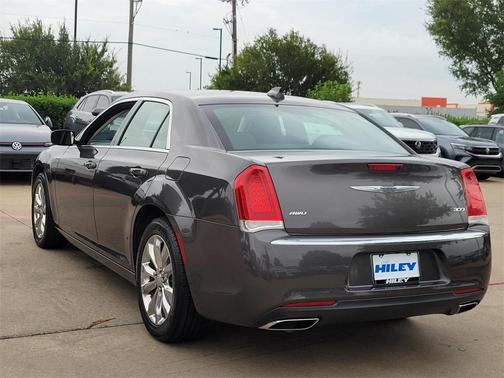 2018 Chrysler 300 Touring