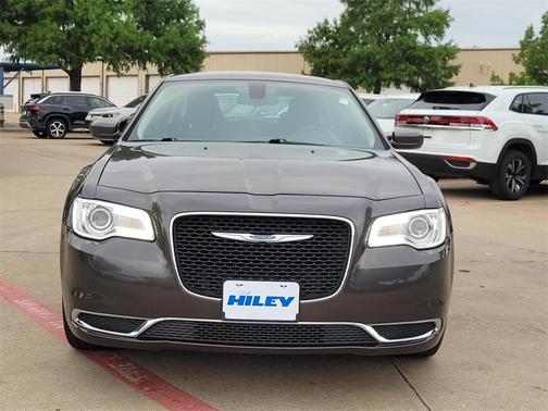 2018 Chrysler 300 Touring