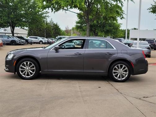 2018 Chrysler 300 Touring