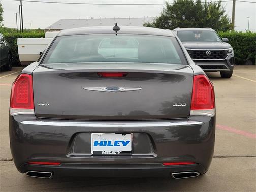 2018 Chrysler 300 Touring