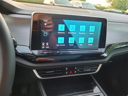 2025 Volkswagen Atlas Cross Sport 2.0T SE w/Technology