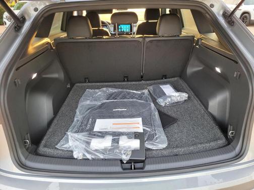 Silver Mist 2026 Volkswagen Atlas Cross Sport 2.0T SE