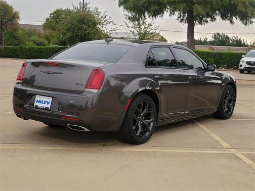 2022 Chrysler 300 Touring L
