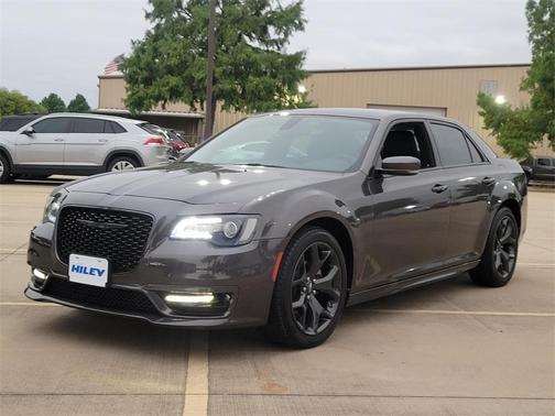 2022 Chrysler 300 Touring L