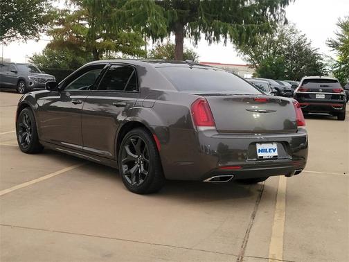 2022 Chrysler 300 Touring L