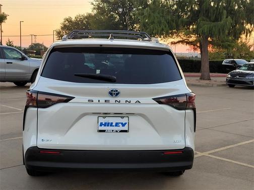 2025 Toyota Sienna XLE