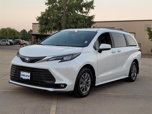 2025 Toyota Sienna XLE
