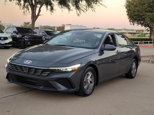 2025 Hyundai ELANTRA SE