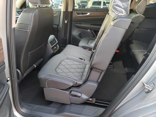 Silver Mist Metallic 2026 Volkswagen Atlas 2.0T SEL Premium R-Line