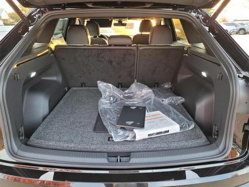 2025 Volkswagen Atlas Cross Sport 2.0T SEL Premium R-Line