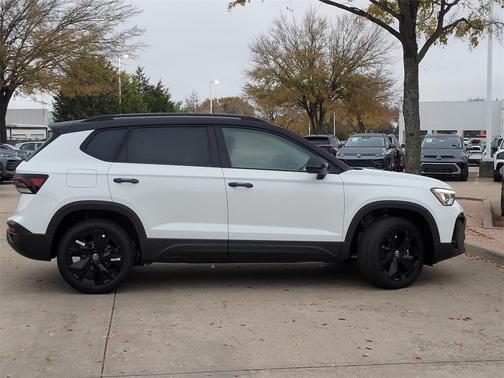 2026 Volkswagen Taos 1.5T SE Black