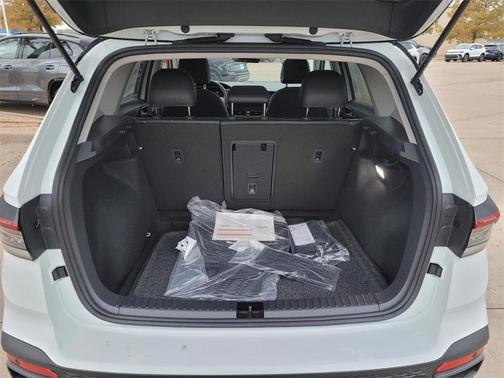 2026 Volkswagen Taos 1.5T SE Black