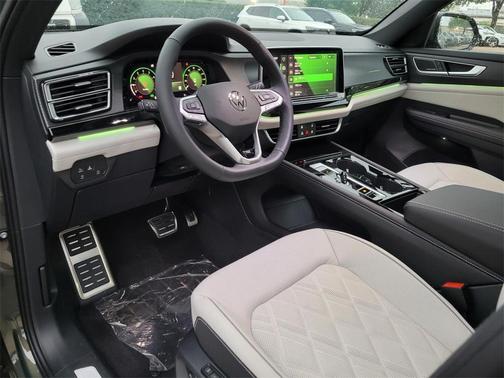 2025 Volkswagen Atlas Cross Sport 2.0T SEL Premium R-Line