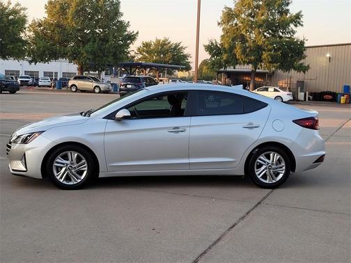 2019 Hyundai ELANTRA SEL