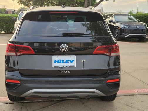 Deep Black Pearl Effect 2023 Volkswagen Taos 1.5T S