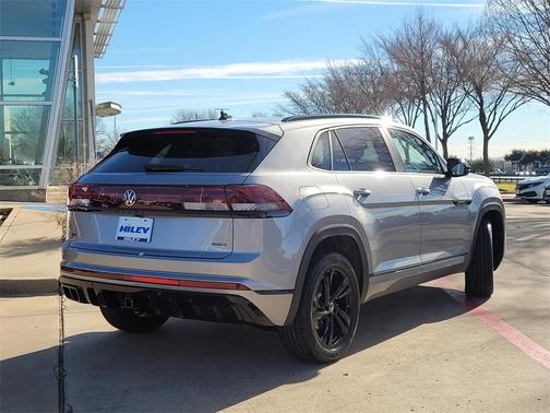 2025 Volkswagen Atlas Cross Sport 2.0T SEL R-Line Black