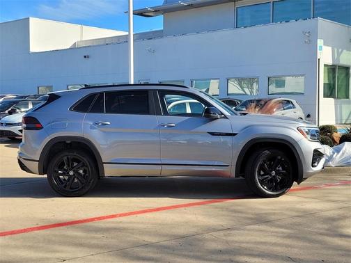 2025 Volkswagen Atlas Cross Sport 2.0T SEL R-Line Black