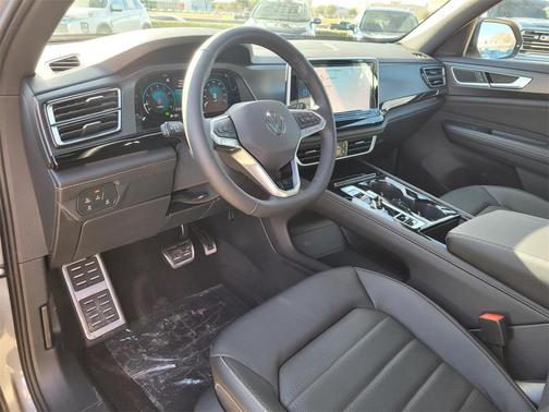 2025 Volkswagen Atlas Cross Sport 2.0T SEL R-Line Black