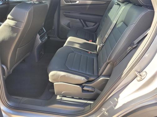 2025 Volkswagen Atlas Cross Sport 2.0T SEL R-Line Black