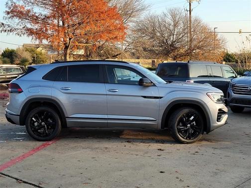2025 Volkswagen Atlas Cross Sport 2.0T SEL R-Line Black